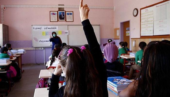 Herkes merak ediyordu: Bakan Özer'den ara tatil açıklaması! Öğretmenler de... Ramazan Bayramı detayı